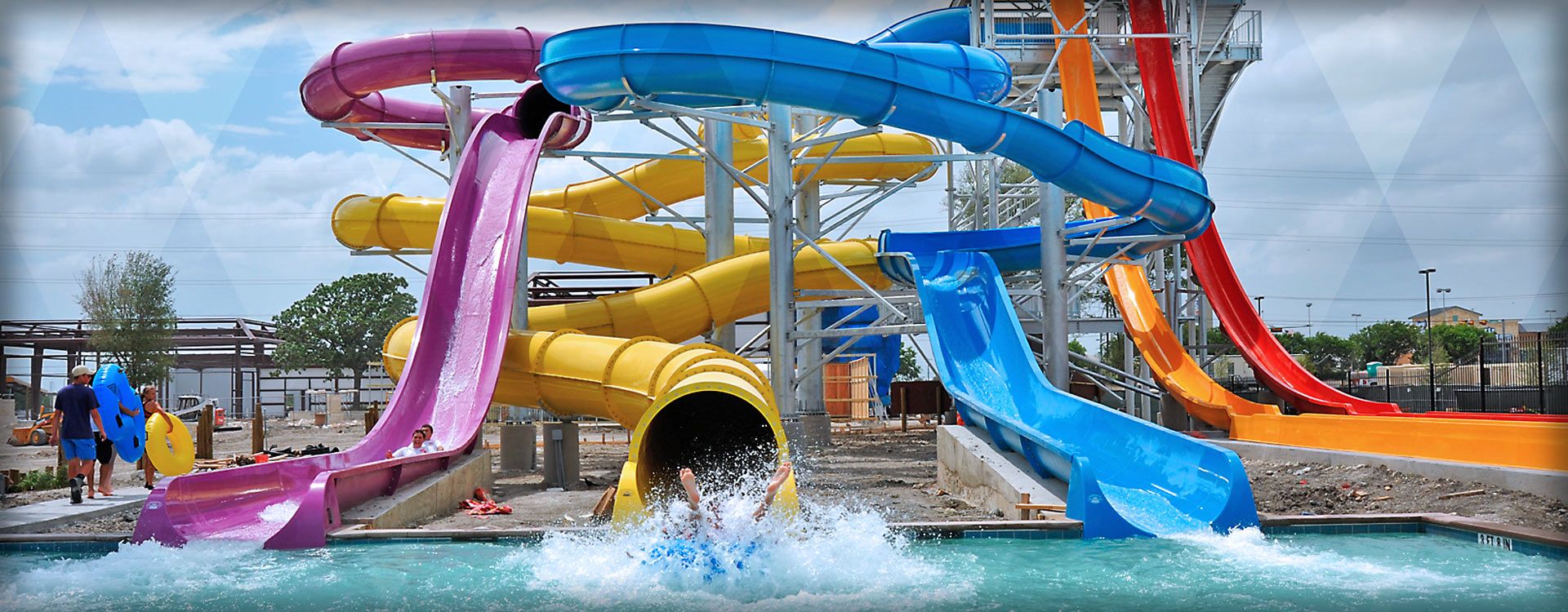 Аквапарк видео. Water Park Slide. Waterpark Operator. Рассказ про аквапарк и аттракционы. Black Waterslide.